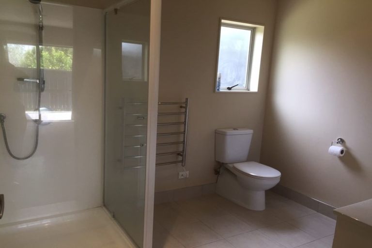 Photo of property in 12a Divich Avenue, Te Atatu South, Auckland, 0610