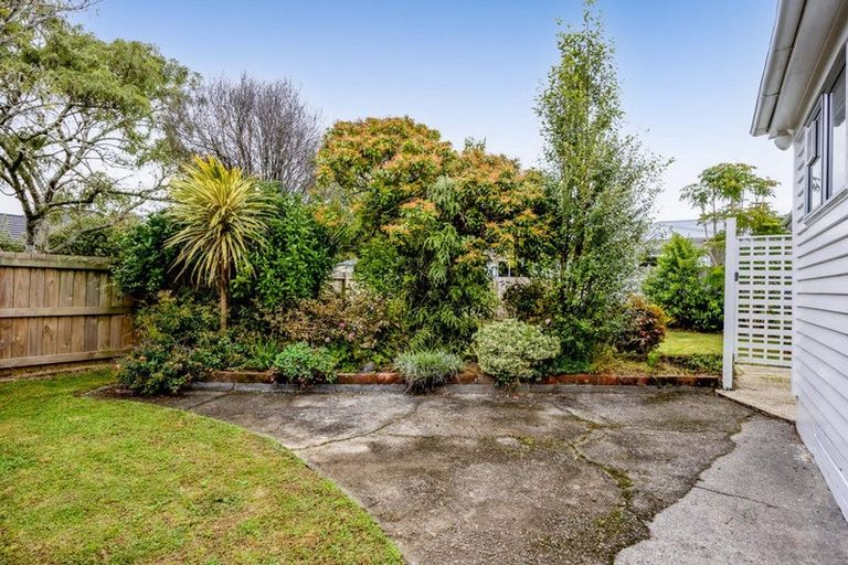 Photo of property in 5 Nikau Street, Inglewood, 4330