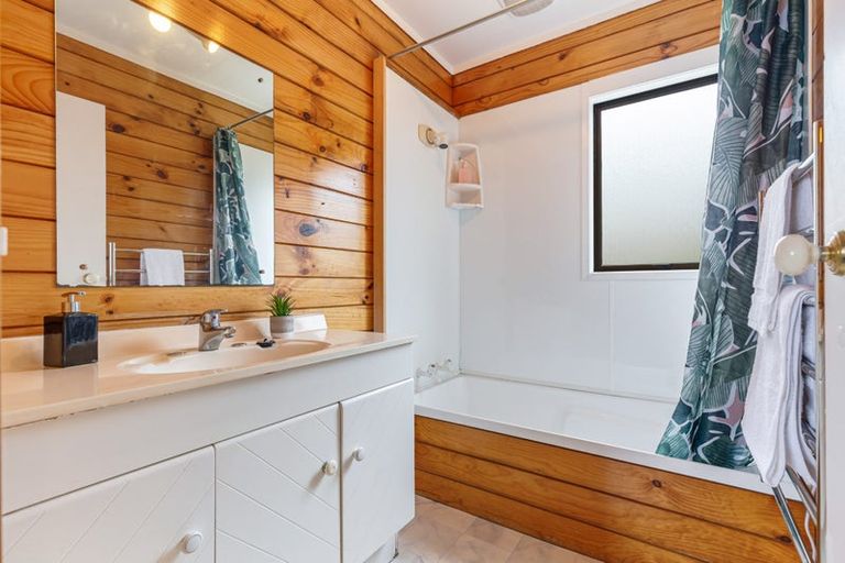 Photo of property in 38 Elizabeth Drive, West Harbour, Auckland, 0618