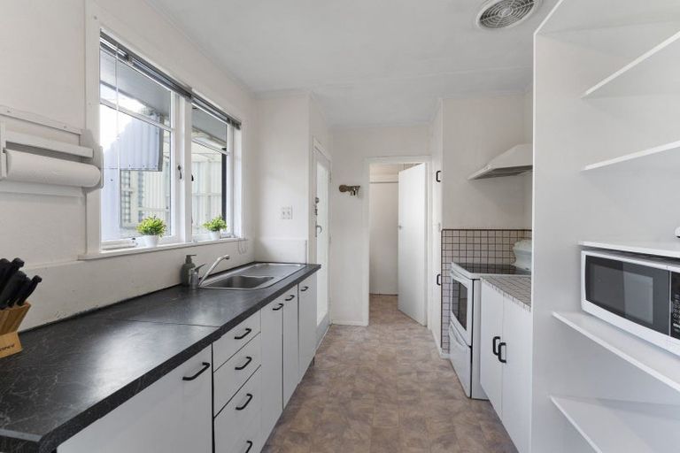 Photo of property in 6 Kaitawa Crescent, Paraparaumu, 5032