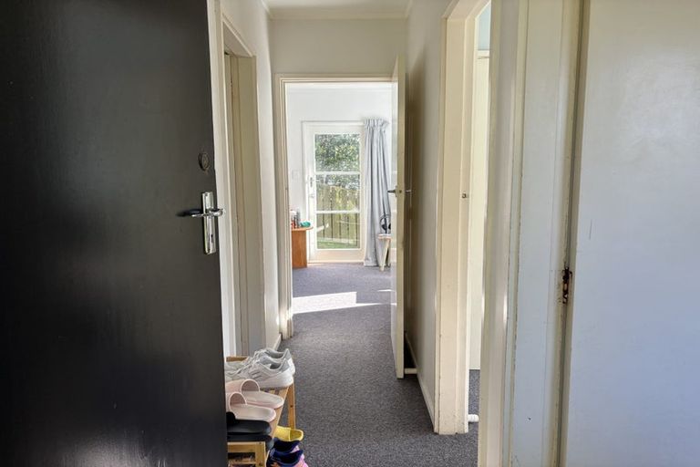 Photo of property in 2/17 Huntingdon Street, Northland, Wellington, 6012