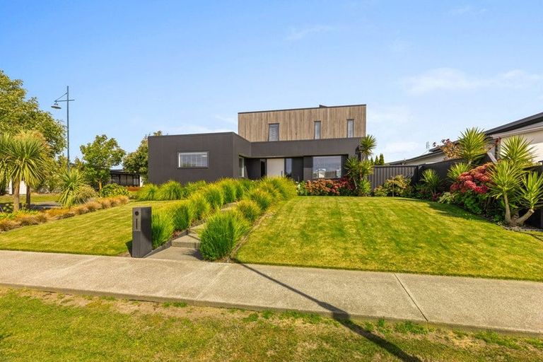 Photo of property in 2 Te Wairewa Street, Pegasus, 7612