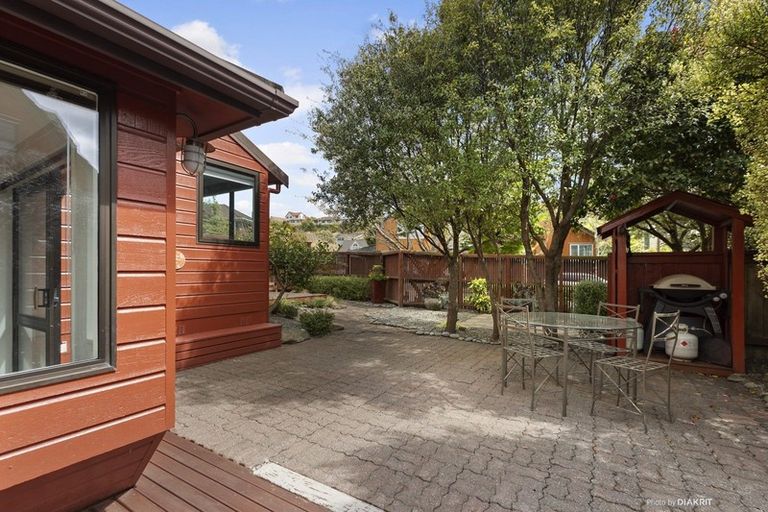 Photo of property in 8 Burbank Crescent, Churton Park, Wellington, 6037