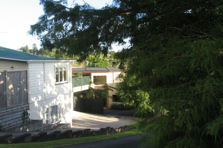Photo of property in 14 Pupuke Road, Hillcrest, Auckland, 0627