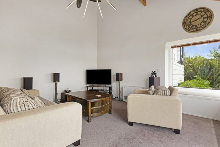 Photo of property in 45 The Crowsnest, Whitby, Porirua, 5024