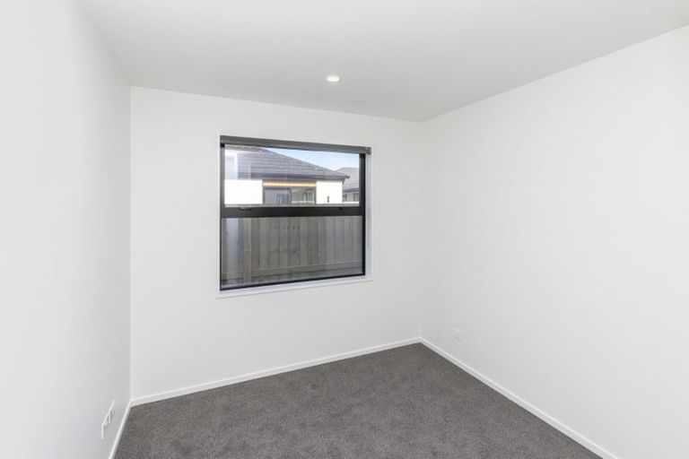 Photo of property in 5 Rita Angus Road, Belfast, 8051