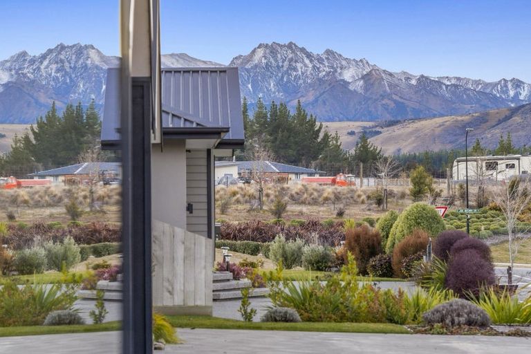 Photo of property in 7 Tahi Street, Albert Town, Wanaka, 9305