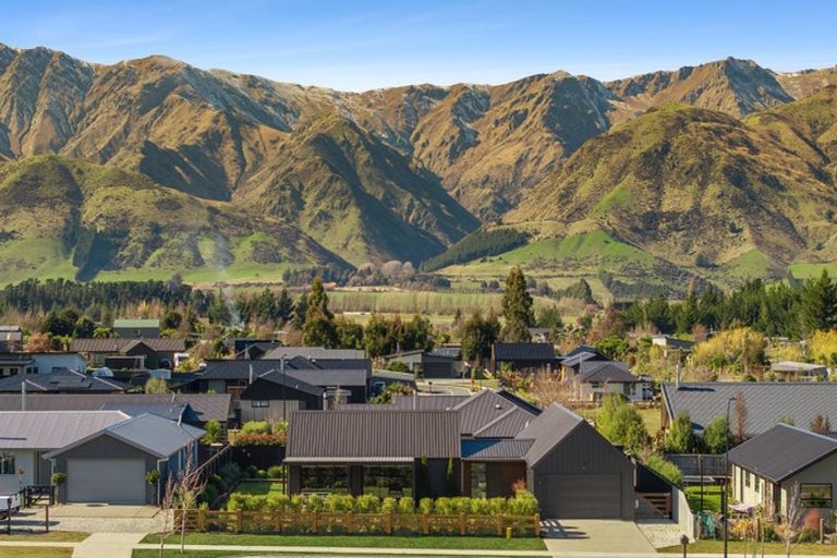 Photo of property in 16 Sentinel Drive, Lake Hawea, 9382