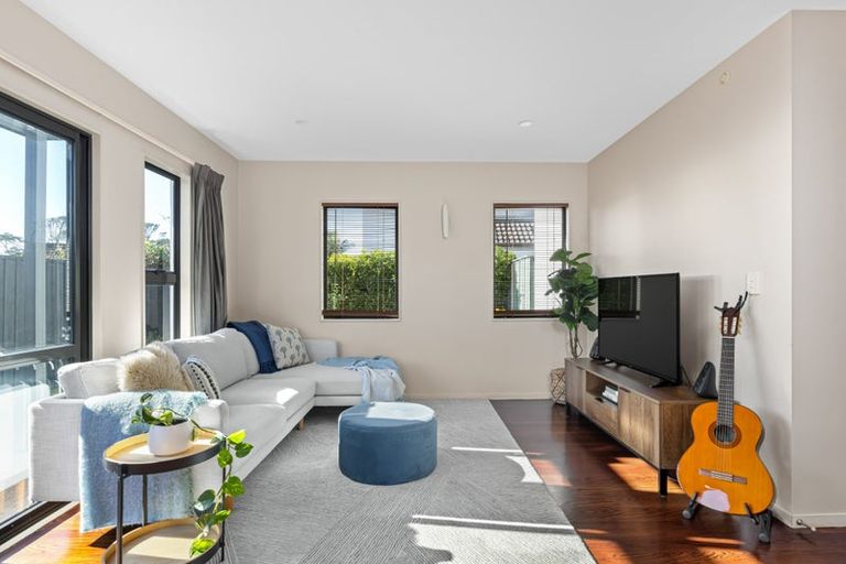 Photo of property in 4/64 Schnapper Rock Road, Schnapper Rock, Auckland, 0632