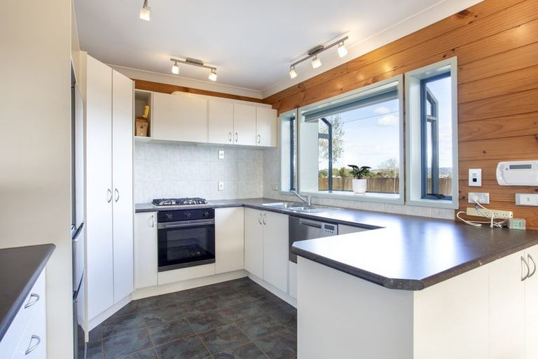 Photo of property in 35c Edmonton Road, Henderson, Auckland, 0612