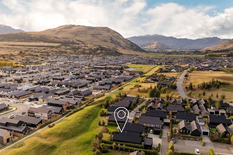 Photo of property in 12 Fife Court, Jacks Point, Queenstown, 9371