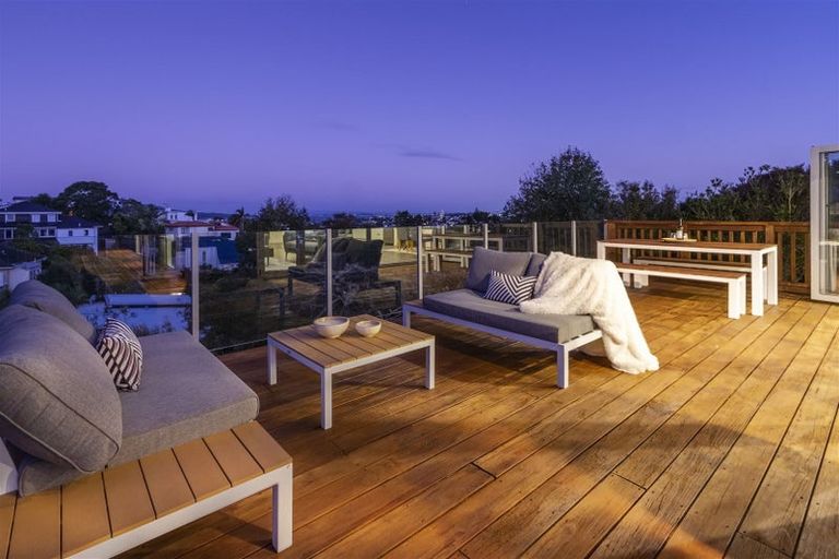 Photo of property in 46 Parr Terrace, Castor Bay, Auckland, 0620