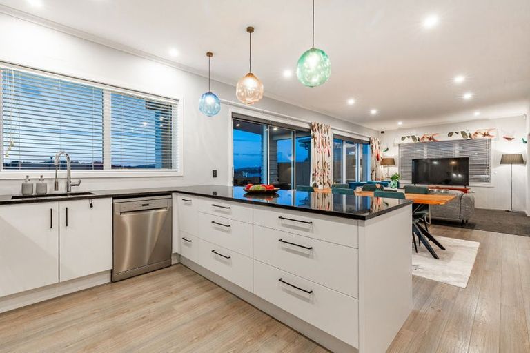 Photo of property in 3 Okataina Way, Aotea, Porirua, 5024