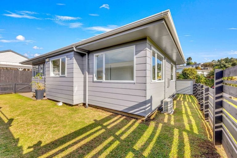 Photo of property in 1/58 Riversdale Drive, Merrilands, New Plymouth, 4312