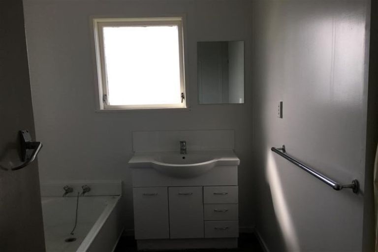 Photo of property in 3 Capella Place, Manurewa, Auckland, 2102