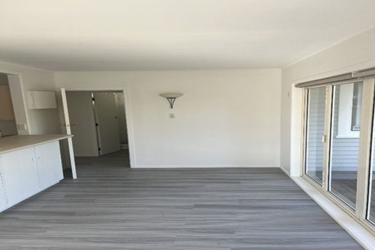 Photo of property in 20 Chilcott Road, Henderson, Auckland, 0612