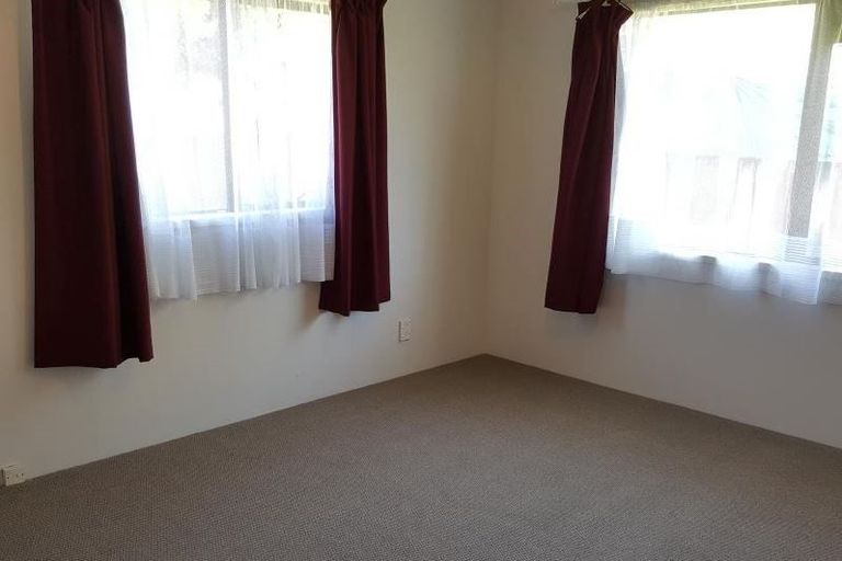 Photo of property in 20 Ocean View Road, Northcote, Auckland, 0627