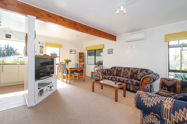 Photo of property in 2/28 Fairdale Place, Birkdale, Auckland, 0626