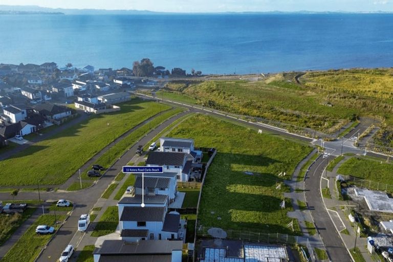 Photo of property in 11 Koiora Road, Clarks Beach, 2122