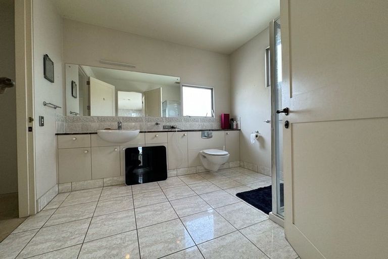 Photo of property in 37 Quedley Court, Eastern Beach, Auckland, 2012