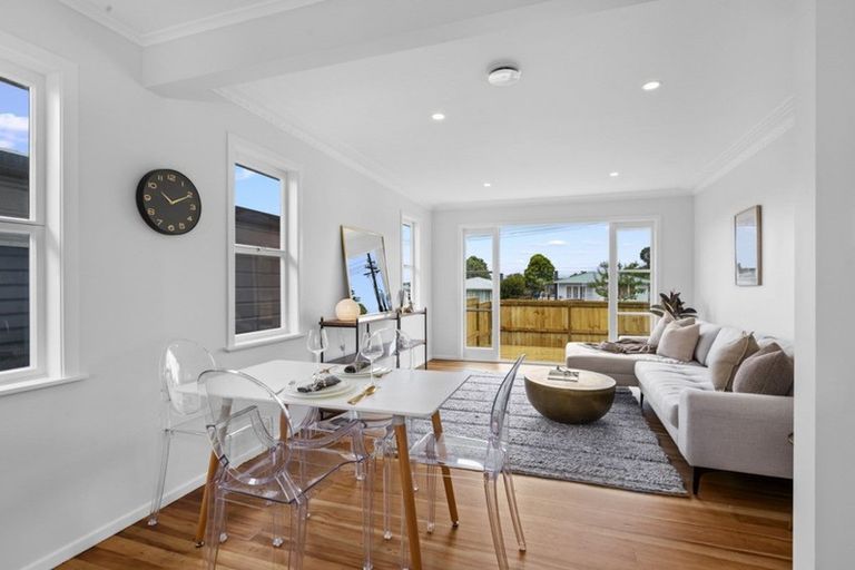 Photo of property in 3 Daphne Street, Kelston, Auckland, 0602