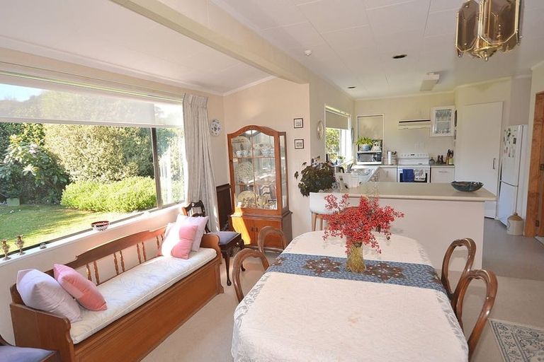 Photo of property in 1 Oak Bay, Waikanae, 5036