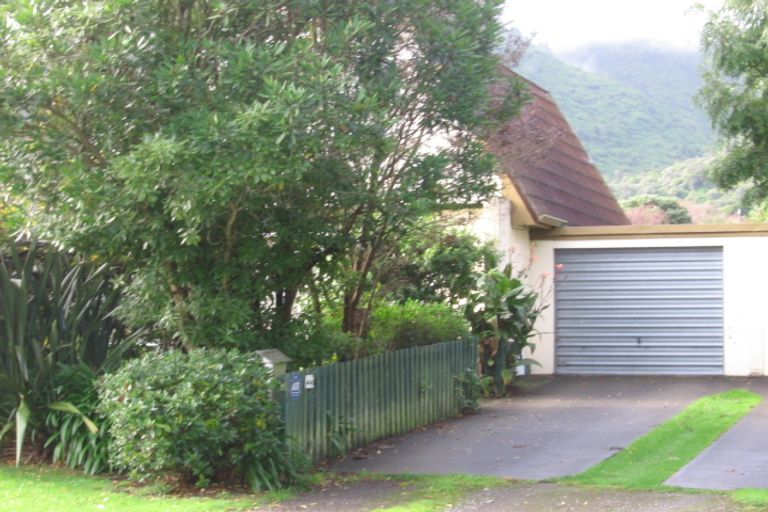 Photo of property in 21 Pehi Kupa Street, Waikanae, 5036