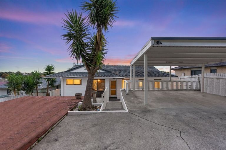 Photo of property in 15a Correa Court, Goodwood Heights, Auckland, 2105