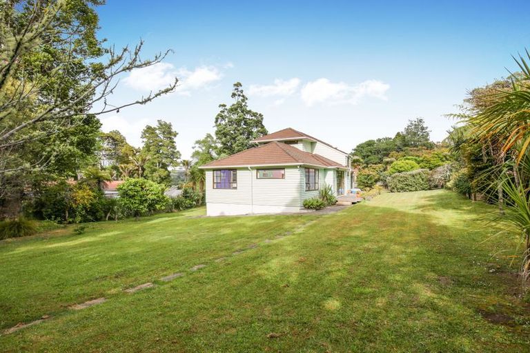 Photo of property in 2 Grovelands Way, Titirangi, Auckland, 0604