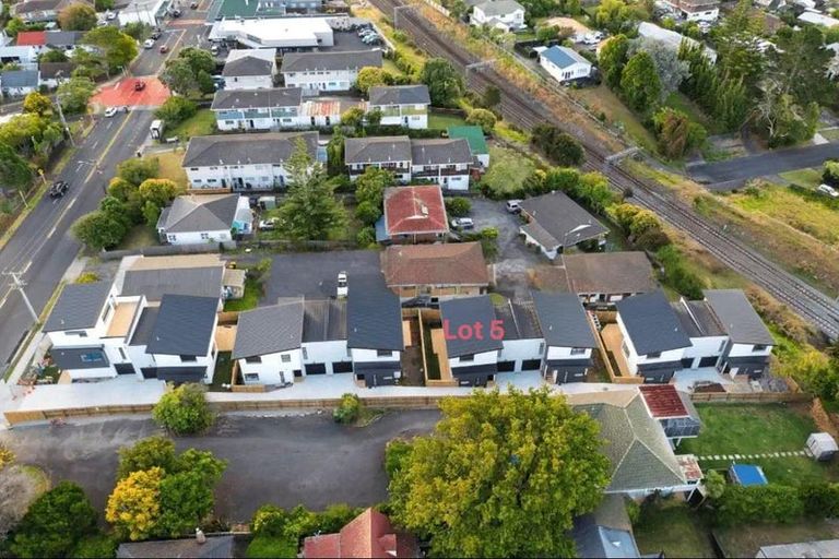 Photo of property in 5/71 West Coast Road, Glen Eden, Auckland, 0602