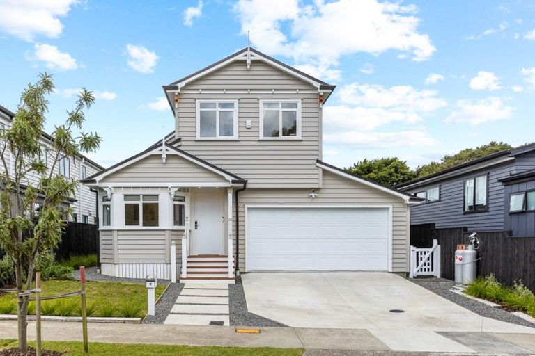 Photo of property in 9 Waimaru Lane, Orewa, 0931