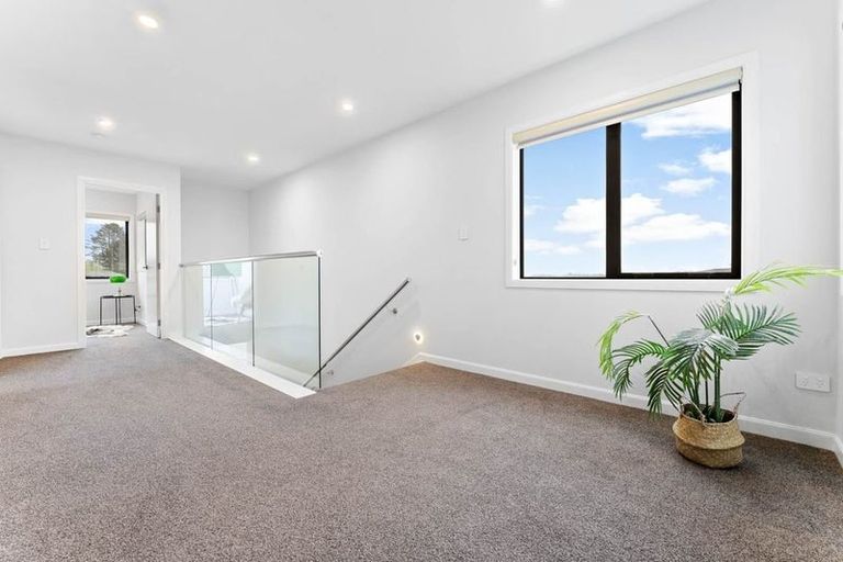 Photo of property in 7 Lawson Creek Street, Massey, Auckland, 0614