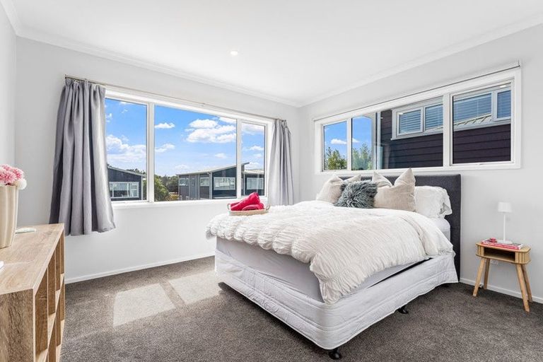 Photo of property in 48 Karepiro Drive, Stanmore Bay, Whangaparaoa, 0932