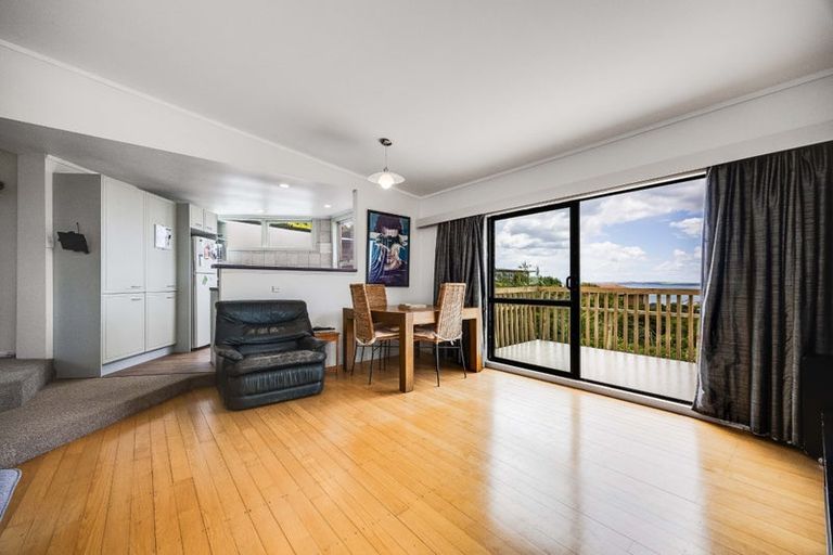 Photo of property in 92 Knights Road, Rothesay Bay, Auckland, 0630