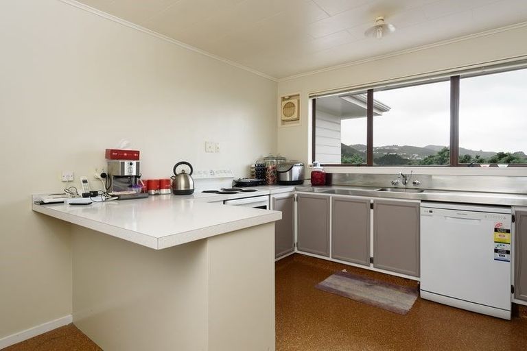 Photo of property in 76 Thurleigh Grove, Karori, Wellington, 6012