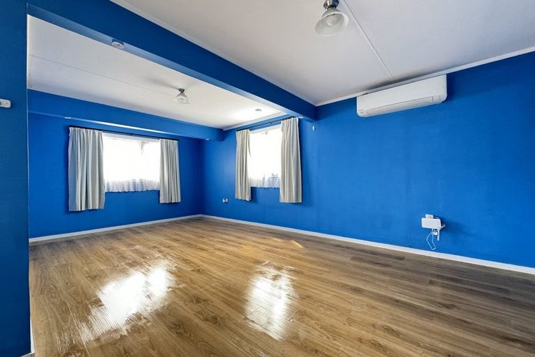 Photo of property in 43 Cortina Avenue, Johnsonville, Wellington, 6037