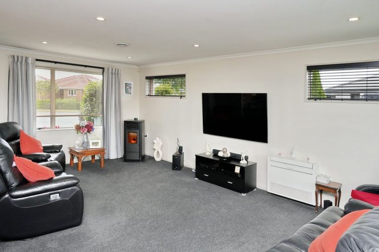 Photo of property in 10 Wedmore Close, Burwood, Christchurch, 8083