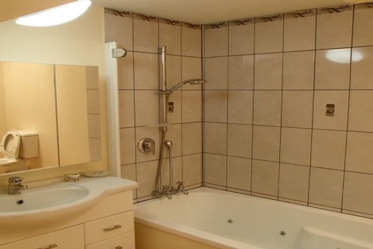 Photo of property in 52 Mitchell Street, Brooklyn, Wellington, 6021