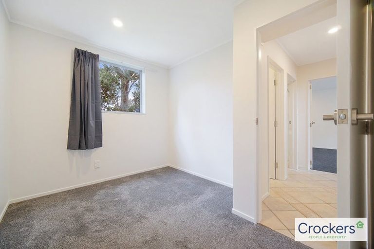 Photo of property in 2/75 Atkinson Road, Titirangi, Auckland, 0604