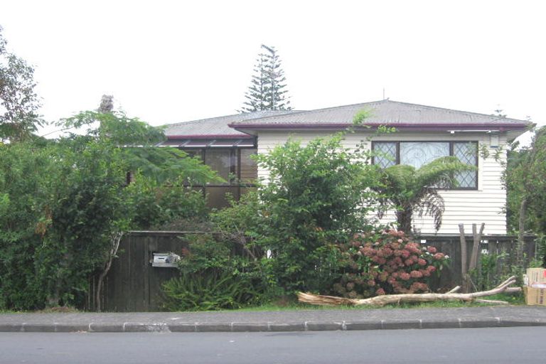 Photo of property in 23 Kaipatiki Road, Glenfield, Auckland, 0629