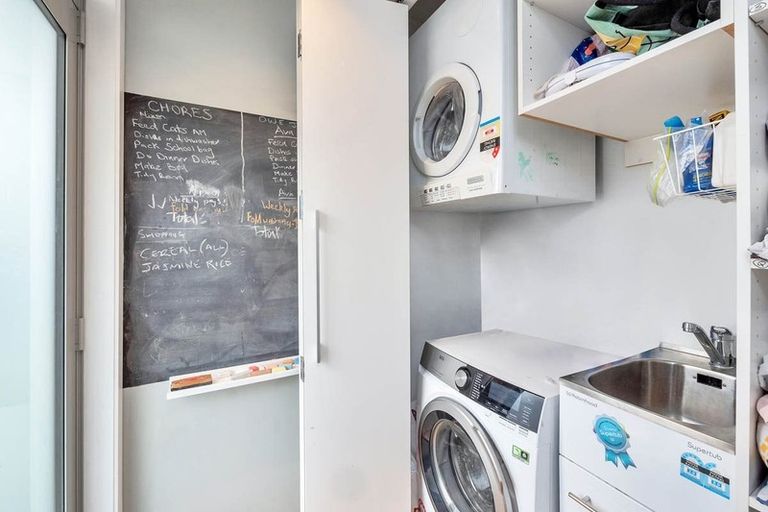 Photo of property in 9 Wharf Road, Te Atatu Peninsula, Auckland, 0610