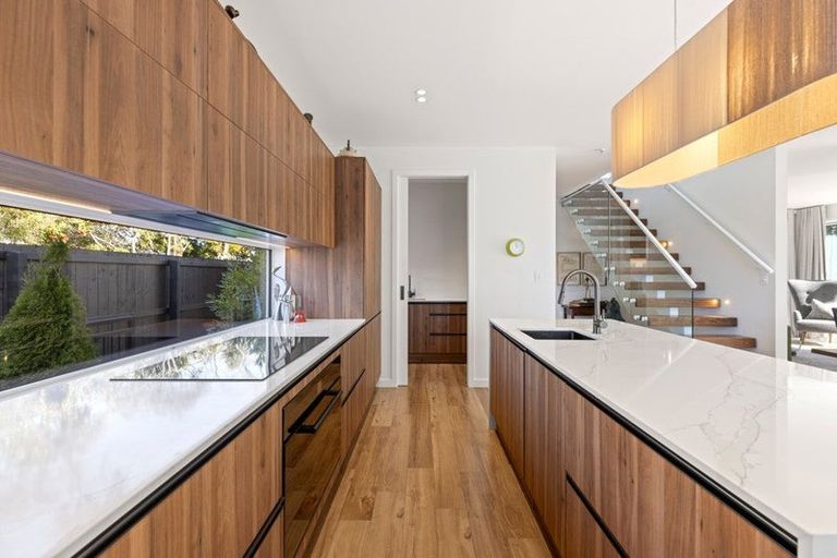 Photo of property in 17 Strowan Road, Strowan, Christchurch, 8052