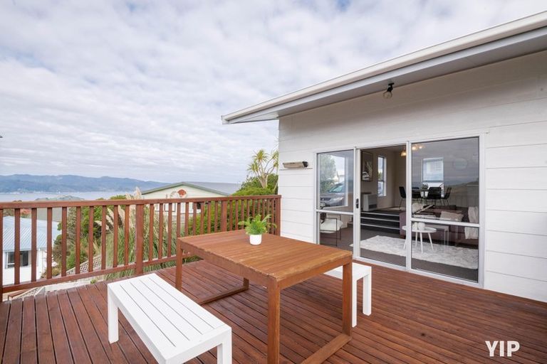 Photo of property in 21 Sunhaven Drive, Newlands, Wellington, 6037