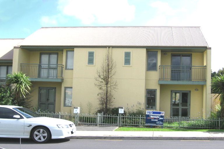 Photo of property in 1 Mt Lebanon Lane, Henderson, Auckland, 0612