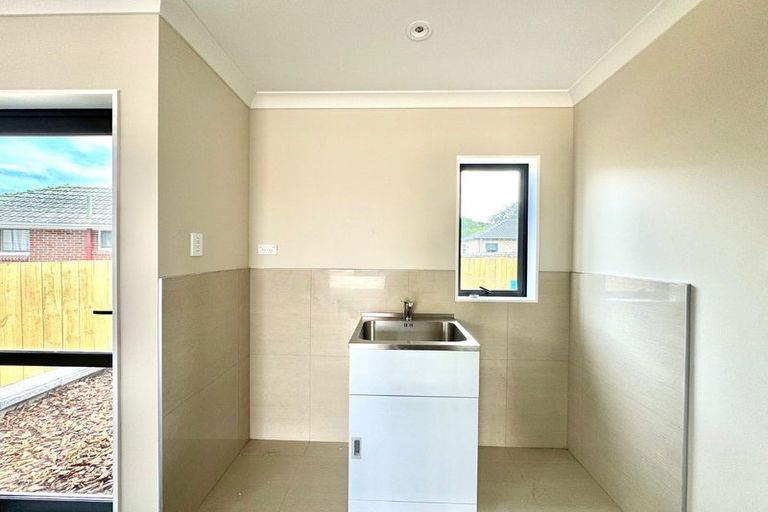 Photo of property in 8a Kelvyn Grove, Hillpark, Auckland, 2102