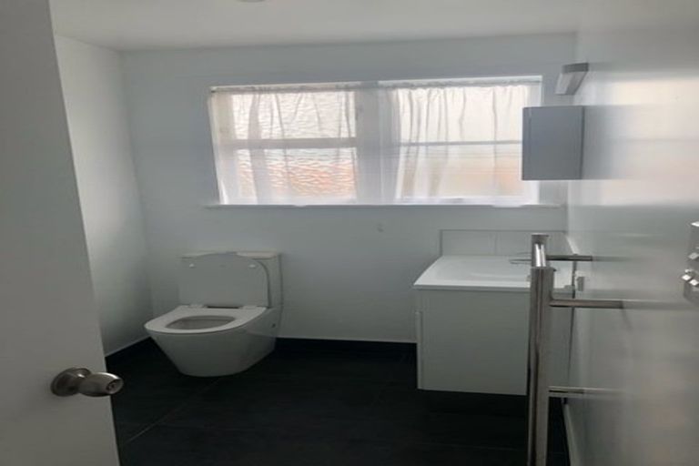 Photo of property in 11 Kotuku Street, Te Atatu Peninsula, Auckland, 0610