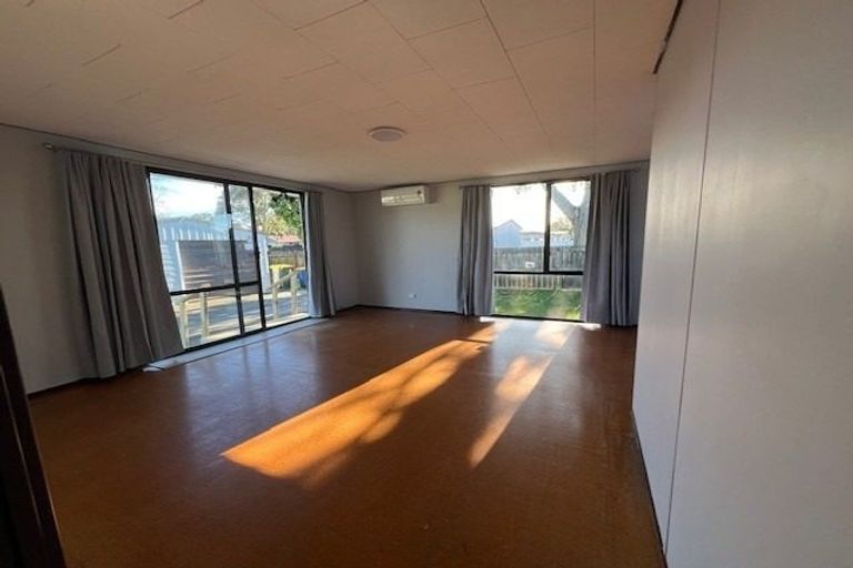 Photo of property in 10 Starforth Place, Henderson, Auckland, 0612
