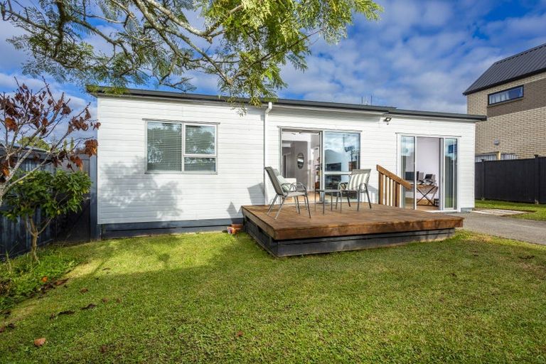 Photo of property in 2/7 Eskdale Road, Birkdale, Auckland, 0626