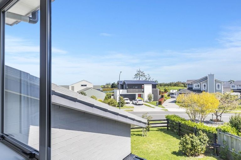 Photo of property in 32 Bayvista Drive, Karaka, Papakura, 2113