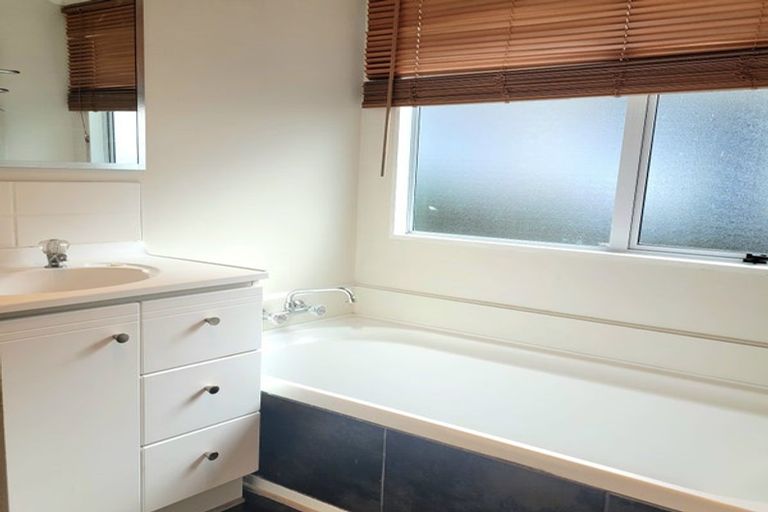 Photo of property in 70 Granville Drive, Massey, Auckland, 0614